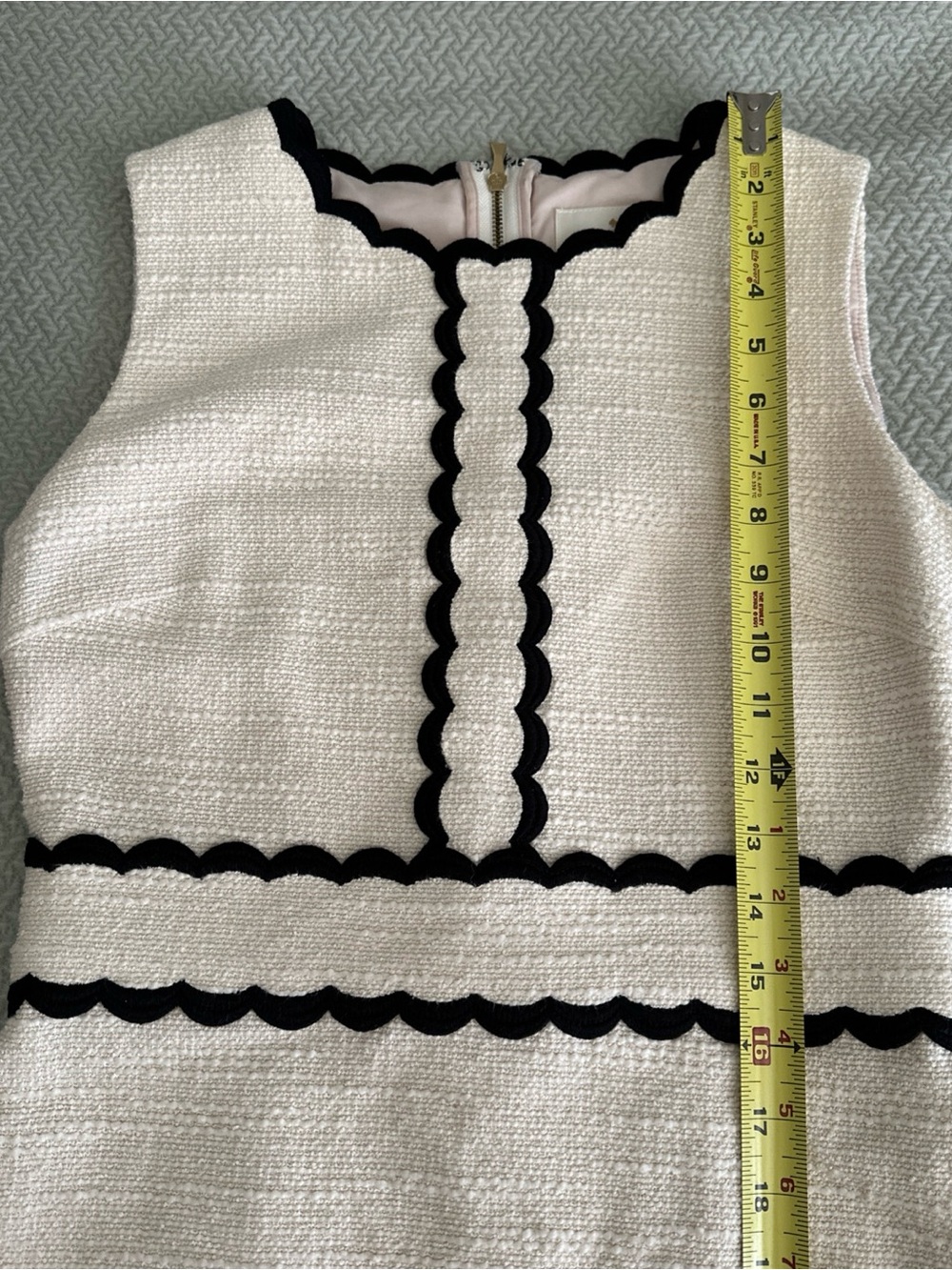 Kate Spade New York Cream
Black Scallop Trim Tweed A-Line
Dress Size 4 EUC - Picture 8 of 16